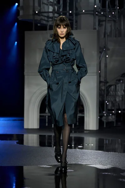 Look 10